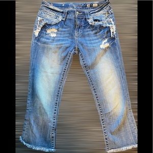 Miss Me Mid-Rise Frayed Capris